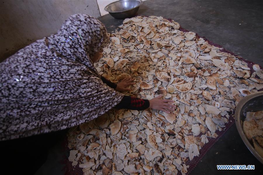 MIDEAST-GAZA-BREAD-REMAINS