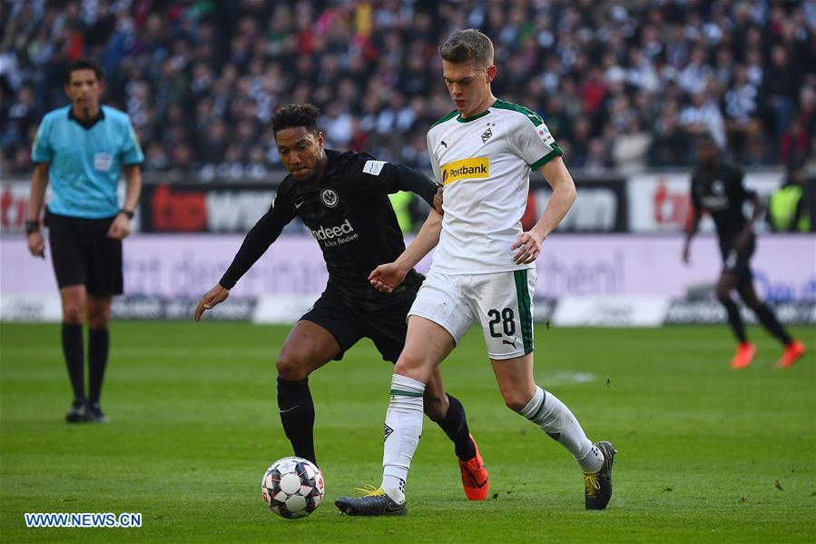 (SP)GERMANY-FRANKFURT-SOCCER-BUNDESLIGA-FRANKFURT VS MOENCHENGLADBACH