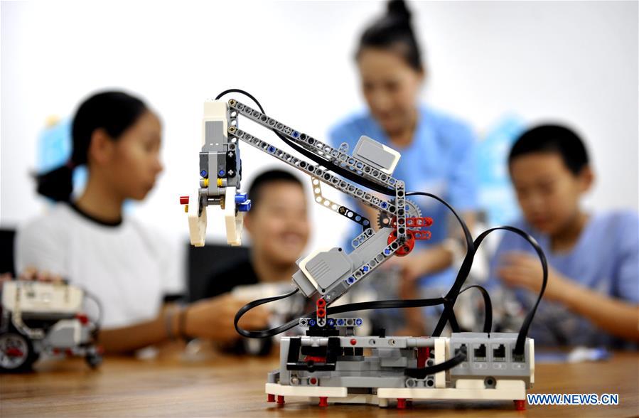 CHINA-CHENGDE-ROBOTS-SUMMER VACATION (CN)