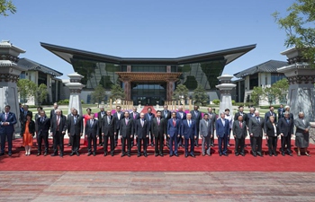 Leaders take group photo at Belt and Road forum