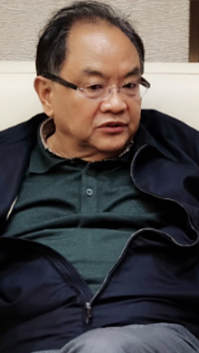 中央文史研究館館員、中國(guó)文聯(lián)原副主席、中國(guó)文藝評(píng)論家協(xié)會(huì)原主席、著名文藝評(píng)論家仲呈祥