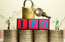 鼓勵持股滿三年的原有股東將部分老股向投資者轉讓，轉讓后，公司實際控制人不得發(fā)生變更。

 　　嘉實財富管理有限公司財富管理總監(jiān)吳妙娟：老股轉讓也是一個亮點，而不是像以前僅僅是發(fā)行新股。對股價做出穩(wěn)定的要求，對中小投資者利益有比較好的保護作用。