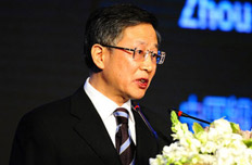 銀監(jiān)會副主席周慕冰