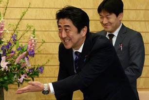 安倍，討來(lái)的達(dá)沃斯演講