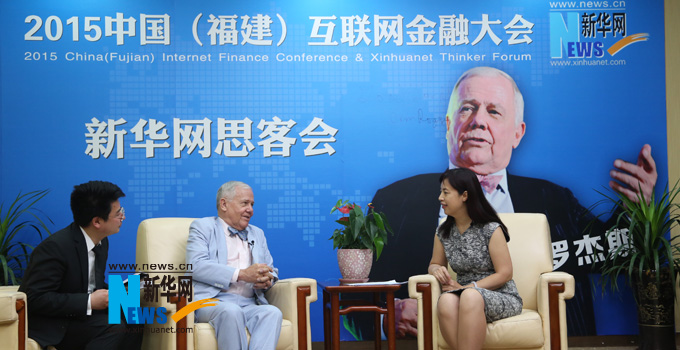 羅杰斯接受新華網(wǎng)思客專訪。