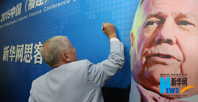 羅杰斯寄語新華網(wǎng)思客會，建議股民投資好的股票要看新華網(wǎng)。