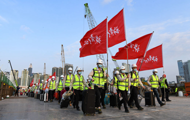 我在現(xiàn)場&middot;照片背后的故事｜援港60天，見證荒灘起方舟