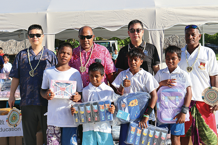 太平洋小島嶼上，有一所“中國(guó)中鐵”小學(xué)