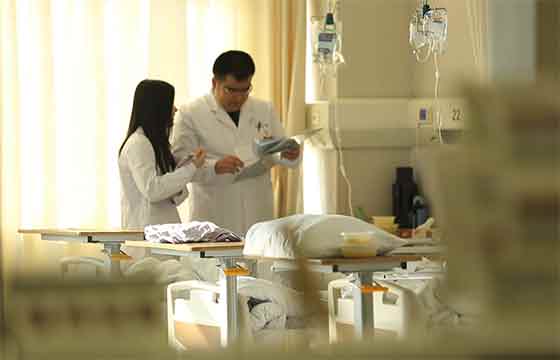 致敬偉大改革｜對話40年，講述身邊的健康故事（第五集）&mdash;&mdash;小醫(yī)院不再門可羅雀，大醫(yī)院不再&ldquo;戰(zhàn)時狀態(tài)&rdquo;