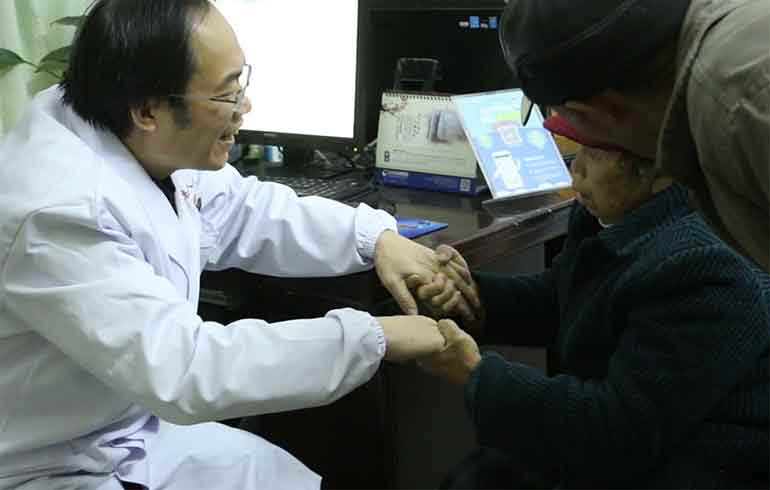 致敬偉大改革｜對話40年，講述身邊的健康故事（第三集）&mdash;&mdash;有了新農(nóng)合，看病不再愁