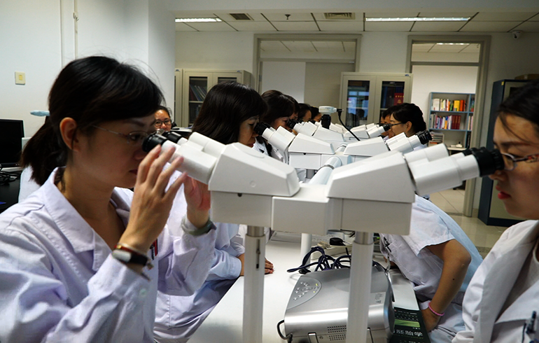 致敬偉大改革｜對話40年，講述身邊的健康故事（第三十三集）&mdash;&mdash;好醫(yī)生是這樣煉成的