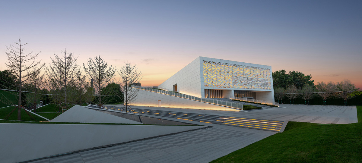 中央商務區(qū)展示中心正式對外開放，拉開了這座百年城市煥新升級的大幕