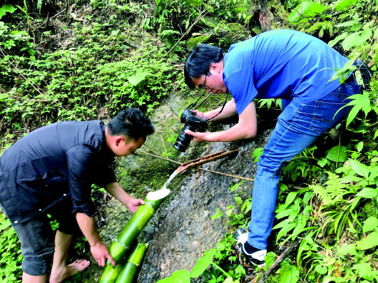 我為脫貧攻堅(jiān)&ldquo;留影&rdquo; 一個(gè)記者在苗寨的蹲點(diǎn)筆記