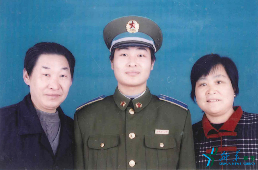 &uarr;資料圖片：張超考入飛行學院后成為全家的驕傲。