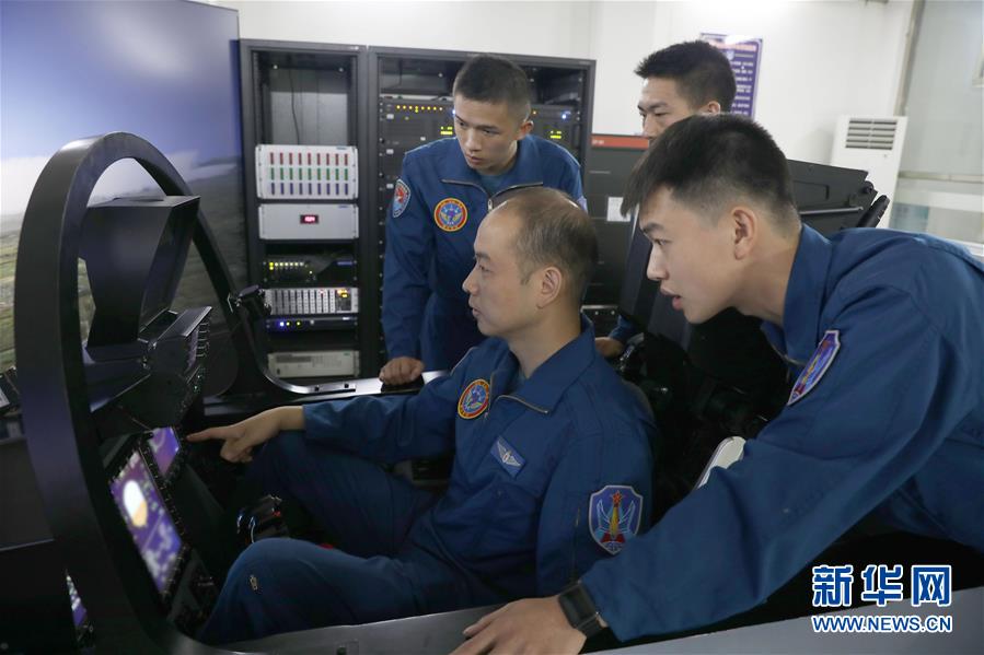 （圖文互動(dòng)）（3）空中驕子&mdash;&mdash;記空軍航空兵某旅飛行二大隊(duì)大隊(duì)長(zhǎng)劉飛