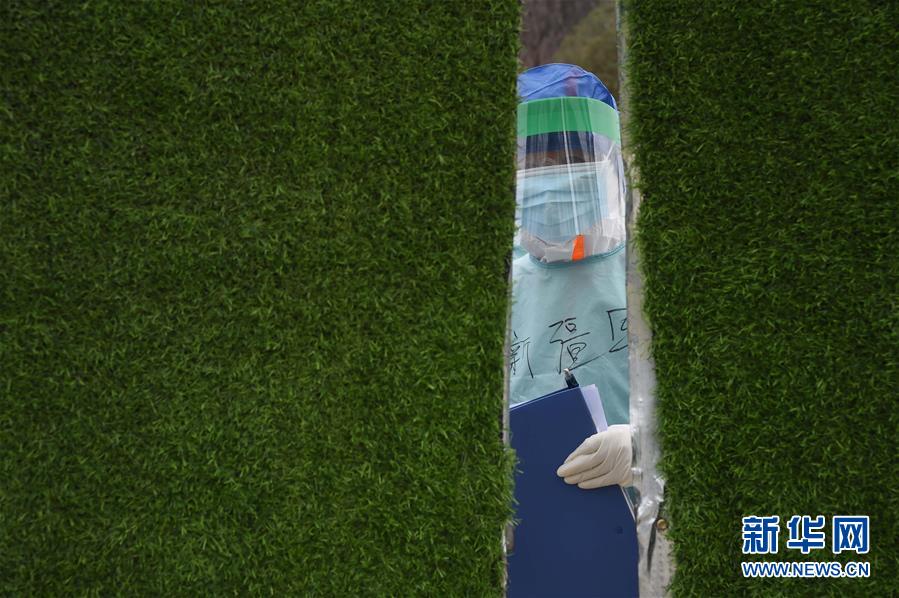 (聚焦疫情防控·圖文互動)(6)軍隊新近承擔救治任務(wù)的兩所醫(yī)院全部投入使用 參照火神山醫(yī)院模式運行