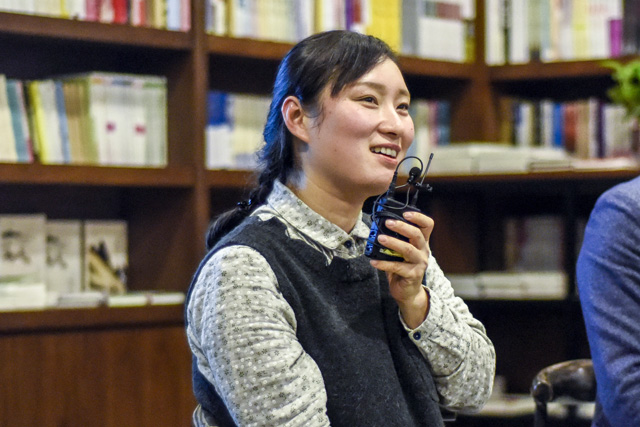 申彬：在清華的學(xué)習(xí)，讓我拓寬了許多思路，我想在山水和其他物象中嘗試去用我們工藝來表現(xiàn)，希望今后能給觀者帶來一些新的感受。