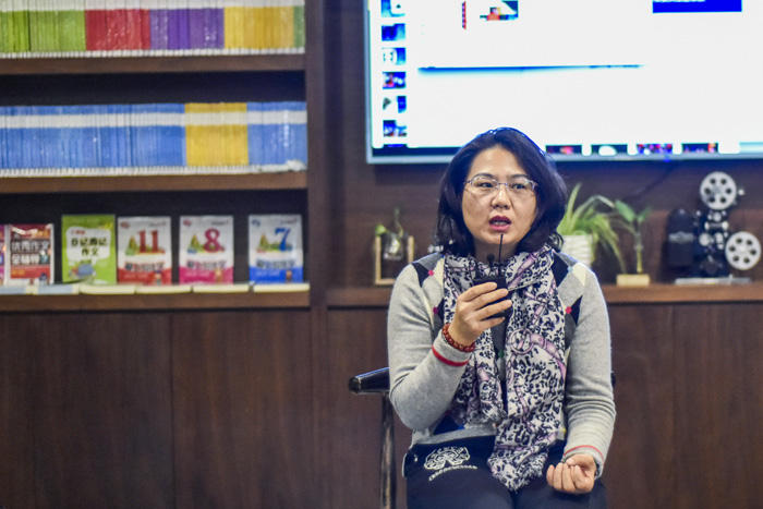 王煥：唐卡現(xiàn)在發(fā)展得很好。一個是國家非遺政策的保護，第二唐卡技藝本身很精良，做唐卡的這些藝人始終保有著工匠精神，做出來的東西令人稱贊，它自然能慢慢傳播開來。