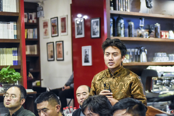 安久家族老八：我們的家族一直在做技藝的傳承，這是我們的使命，我們應(yīng)該承擔(dān)起來。希望能用我學(xué)到的知識，把我們家族的技藝推廣到更廣大的市場。