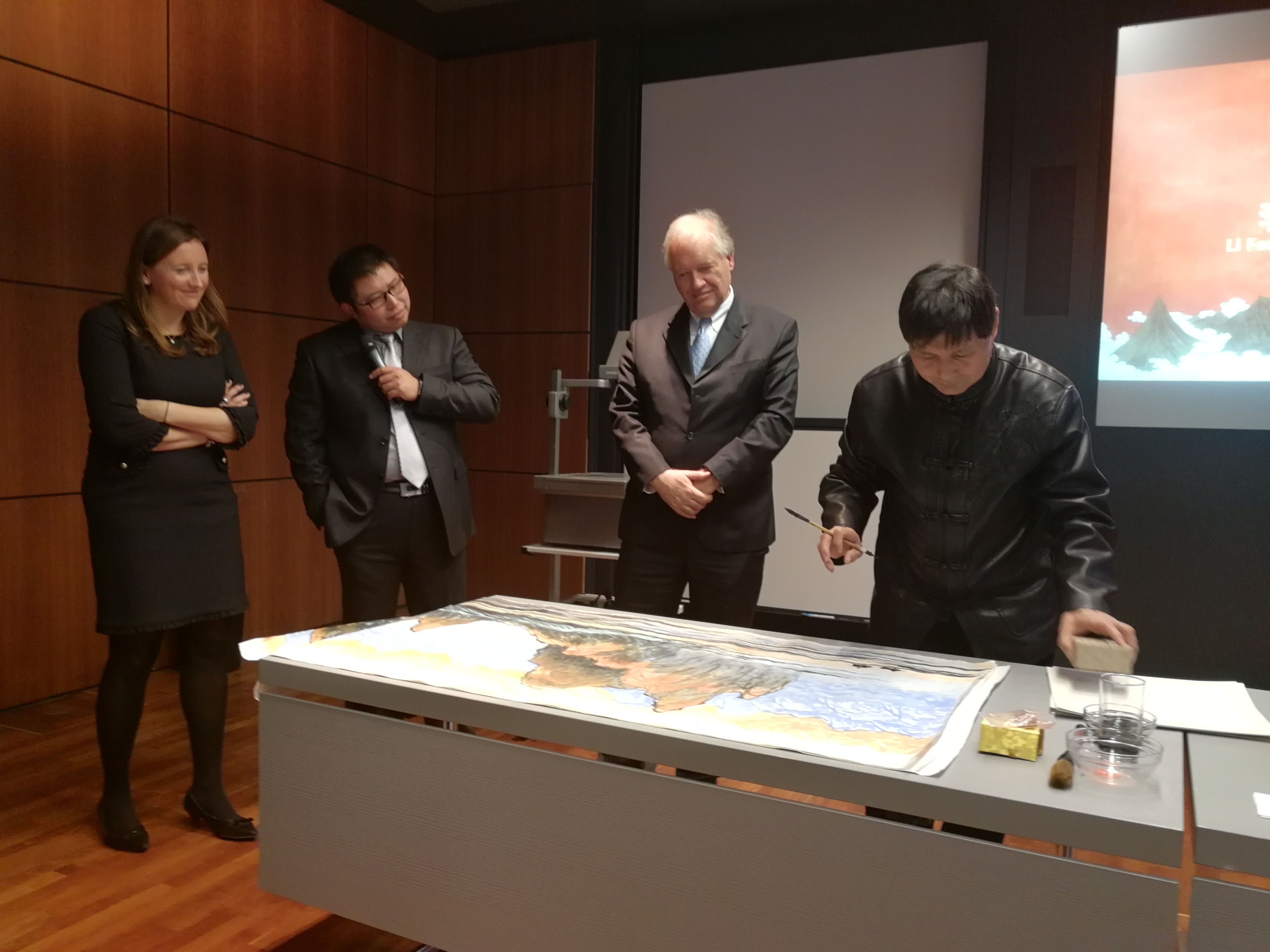 作為一個(gè)藝術(shù)家，我也要為這個(gè)國(guó)家和社會(huì)做一點(diǎn)自己的貢獻(xiàn)。在這次跨國(guó)文化交流活動(dòng)中，作為唯一的隨團(tuán)畫家，我創(chuàng)作出了多幅以&ldquo;一帶一路&rdquo;為主題的中國(guó)畫。