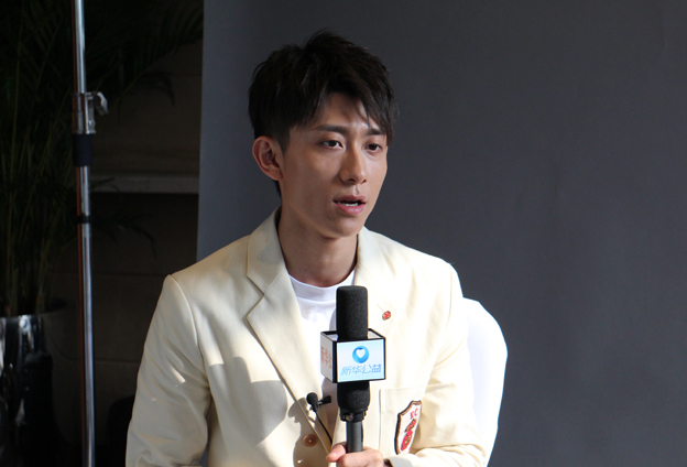 國有棟梁，大愛無疆；爾如嫩草，小愛芬芳。