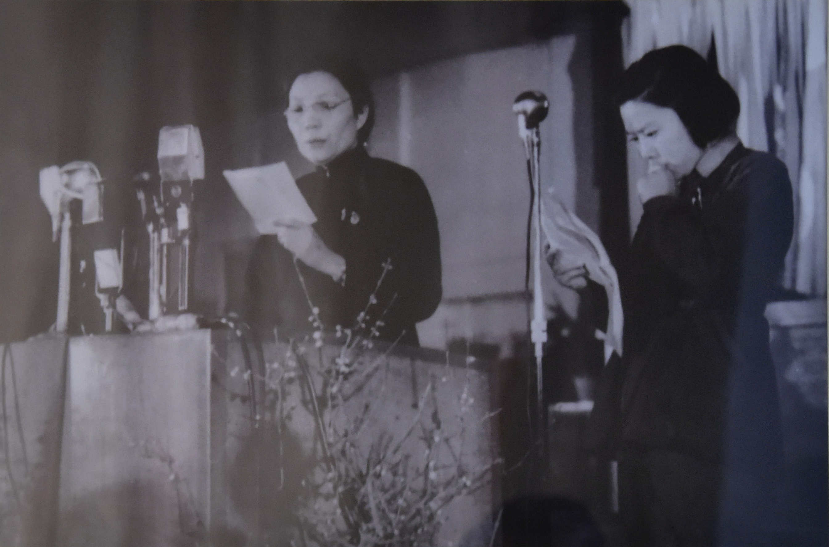 廣播無(wú)可借助，只能憑聲音抓住聽眾的注意力。你的聲音讓聽眾永遠(yuǎn)忘不了，這是播音員的本事，也是職責(zé)。