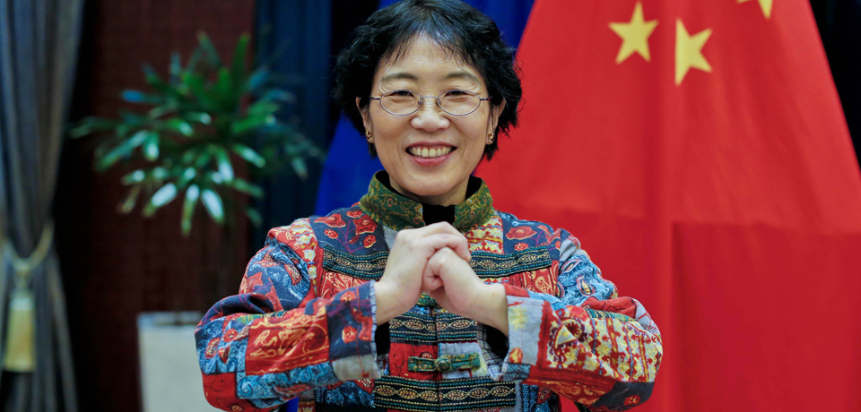 中國(guó)駐歐盟使團(tuán)團(tuán)長(zhǎng)楊燕怡大使通過新華網(wǎng)向祖國(guó)各族人民拜年