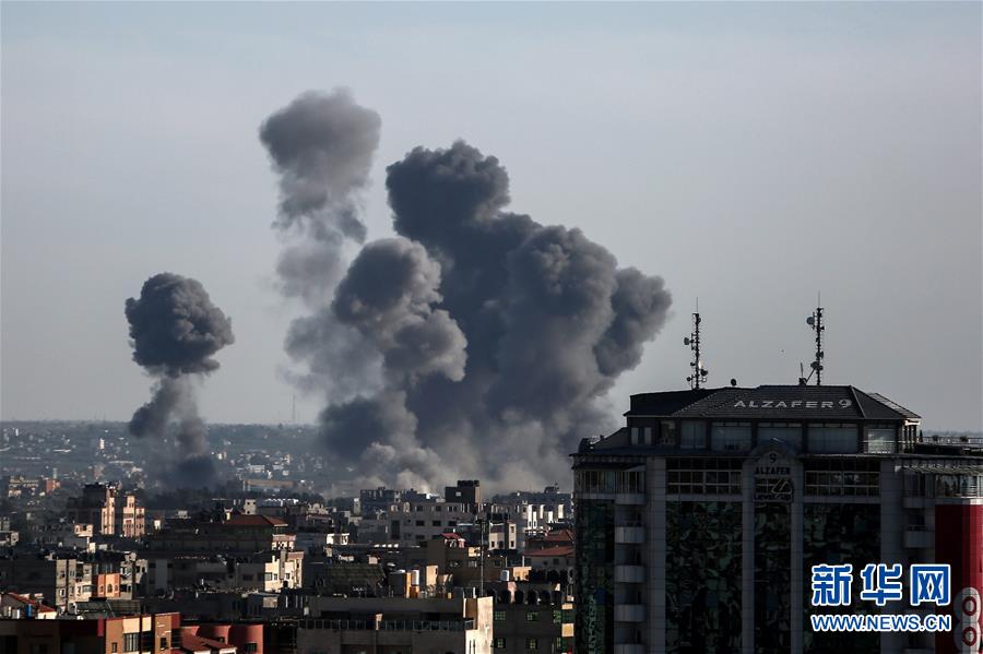 (國際)(1)以色列軍方大規(guī)模轟炸加沙地帶軍事目標(biāo)