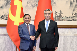 李希同越共中央政治局委員、中央書記處書記、中央檢查委員會主任陳錦繡舉行會談