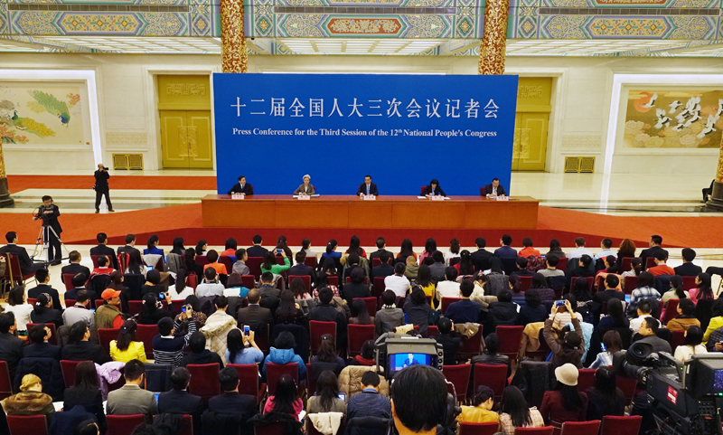 3月15日，國(guó)務(wù)院總理李克強(qiáng)在北京人民大會(huì)堂與中外記者見(jiàn)面，并回答記者提問(wèn)。新華社記者 李賀 攝