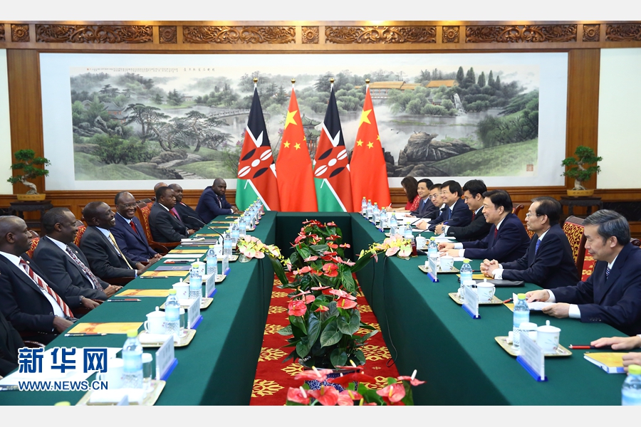 7月6日，國(guó)家副主席李源潮在北京會(huì)見(jiàn)來(lái)華出席生態(tài)文明貴陽(yáng)國(guó)際論壇2016年年會(huì)的肯尼亞副總統(tǒng)魯托。 新華社記者 丁海濤 攝