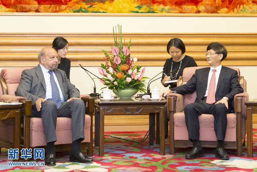9月5日，中共中央政治局委員、中央政法委書(shū)記孟建柱在北京中南海會(huì)見(jiàn)國(guó)際法院院長(zhǎng)亞伯拉罕。 新華社記者 黃敬文 攝 