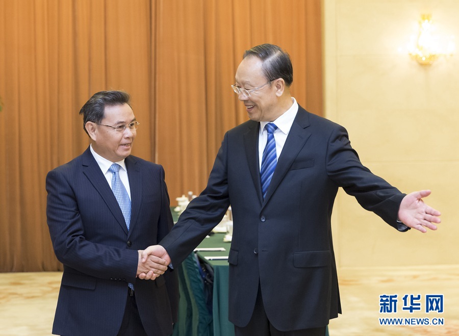 10月12日，中共中央書記處書記、全國政協(xié)副主席杜青林在北京會(huì)見來華訪問并出席&ldquo;2016中國共產(chǎn)黨與世界對(duì)話會(huì)&rdquo;的老撾人革黨中央政治局委員、建國陣線中央主席賽頌蓬&middot;豐威漢率領(lǐng)的老撾人革黨代表團(tuán)?！⌒氯A社記者丁海濤攝