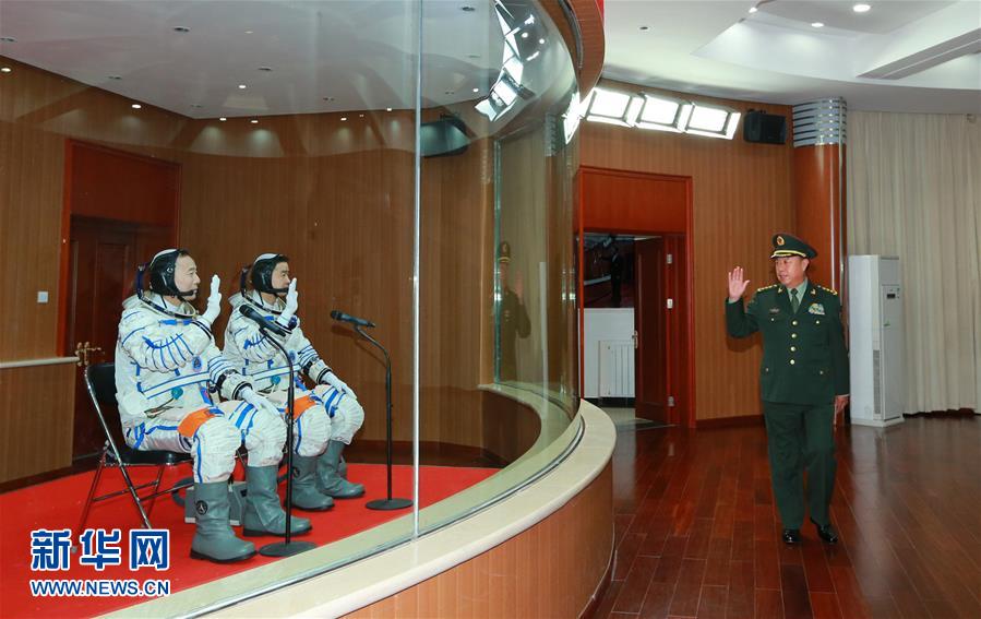 （時政）范長龍看望神舟十一號航天員景海鵬、陳冬