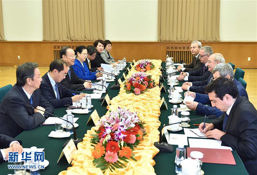 (XHDW)杜青林與亞美尼亞公眾院主席馬努基揚(yáng)會(huì)談