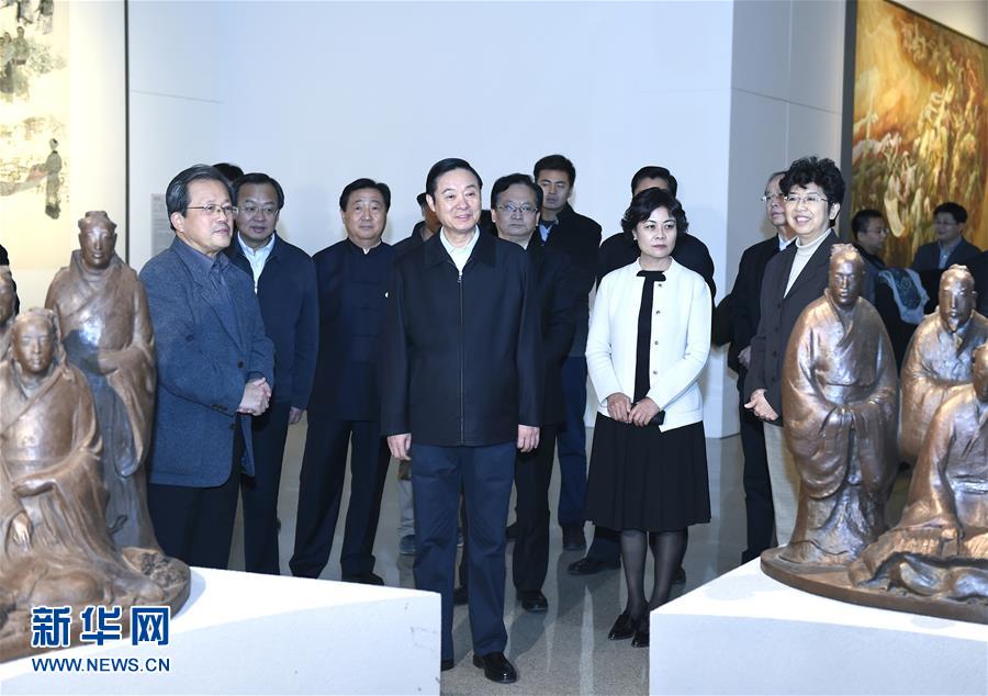 12月6日，中共中央政治局委員、中央書記處書記、中宣部部長劉奇葆在北京參觀中華文明歷史題材美術(shù)創(chuàng)作工程入選作品展覽。 新華社記者張領(lǐng)攝