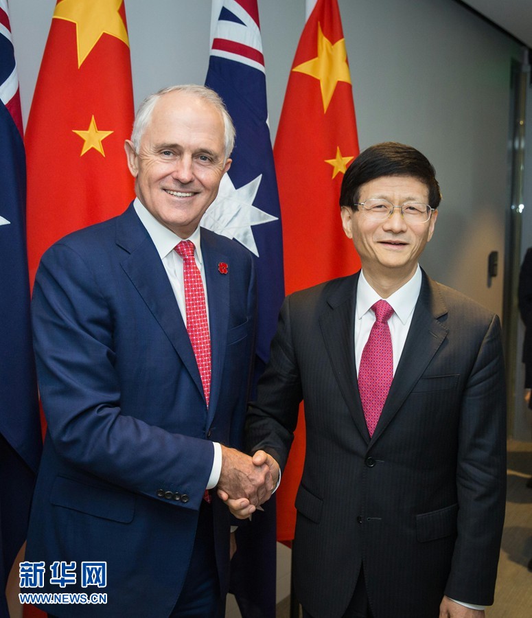 4月21日，正在澳大利亞訪問(wèn)的中共中央政治局委員、中央政法委書記孟建柱（右）在悉尼會(huì)見(jiàn)澳總理特恩布爾。 新華社發(fā)（朱宏業(yè)攝） 