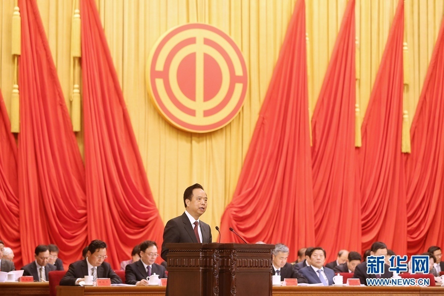 4月27日，慶祝&ldquo;五一&rdquo;國際勞動節(jié)暨全國五一勞動獎和全國工人先鋒號表彰大會在北京人民大會堂舉行。中共中央政治局委員、中華全國總工會主席李建國出席大會并講話。新華社記者 才揚 攝 