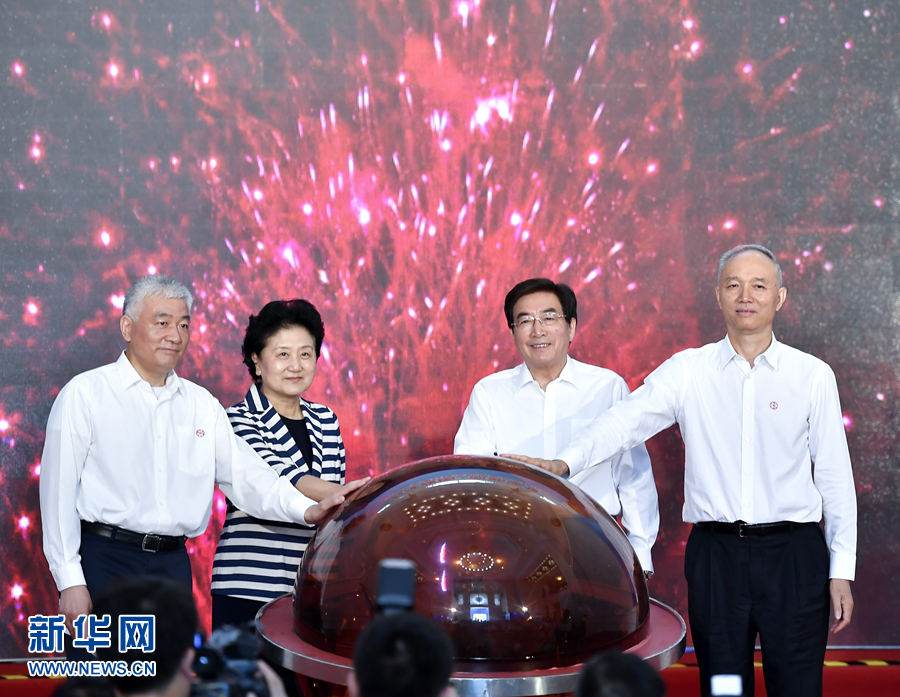 5月20日，中共中央政治局委員、國(guó)務(wù)院副總理劉延?xùn)|，中共中央政治局委員、中共北京市委書記郭金龍?jiān)诒本┏鱿?017年全國(guó)科技活動(dòng)周暨北京科技周現(xiàn)場(chǎng)活動(dòng)。劉延?xùn)|宣布2017年全國(guó)科技活動(dòng)周暨北京科技周啟動(dòng)。新華社記者 燕雁 攝