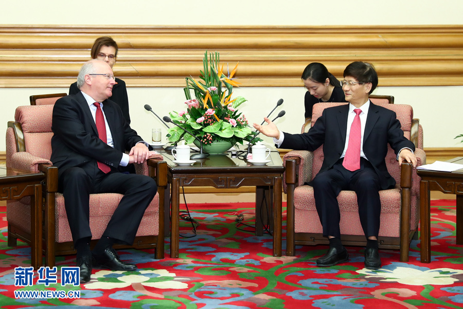 6月15日，中共中央政治局委員、中央政法委書記孟建柱在北京會(huì)見德國(guó)聯(lián)邦總理府情報(bào)國(guó)務(wù)秘書弗里徹。 新華社記者 謝環(huán)馳 攝