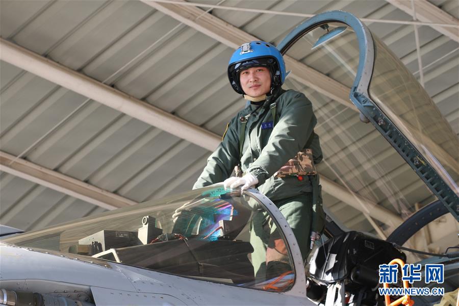 （建軍90周年&middot;英雄&middot;圖文互動）（1）聽，渤海灣有風(fēng)吹過來&mdash;&mdash;追記海軍某艦載航空兵部隊一級飛行員張超