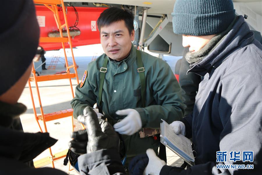 （建軍90周年&middot;英雄&middot;圖文互動）（2）聽，渤海灣有風(fēng)吹過來&mdash;&mdash;追記海軍某艦載航空兵部隊一級飛行員張超