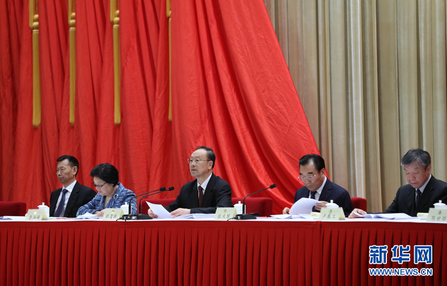 9月6日，政協(xié)第十二屆全國委員會優(yōu)秀提案和先進承辦單位表彰會在北京召開。中共中央書記處書記、全國政協(xié)副主席杜青林出席并講話，全國政協(xié)副主席兼秘書長張慶黎主持會議。新華社記者 王曄 攝