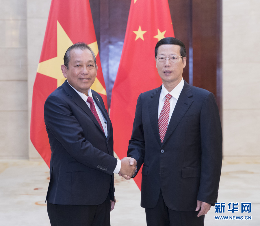  9月11日，中共中央政治局常委、國務(wù)院副總理張高麗在廣西南寧會見前來出席第十四屆中國－東盟博覽會和中國－東盟商務(wù)與投資峰會的越南常務(wù)副總理張和平。新華社記者王曄攝