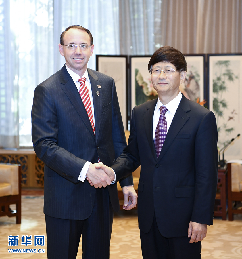 9月26日，中共中央政治局委員、中央政法委書記孟建柱在北京會見來華出席國際刑警組織第86屆全體大會的美國司法部常務副部長羅森斯坦。新華社記者 張領 攝