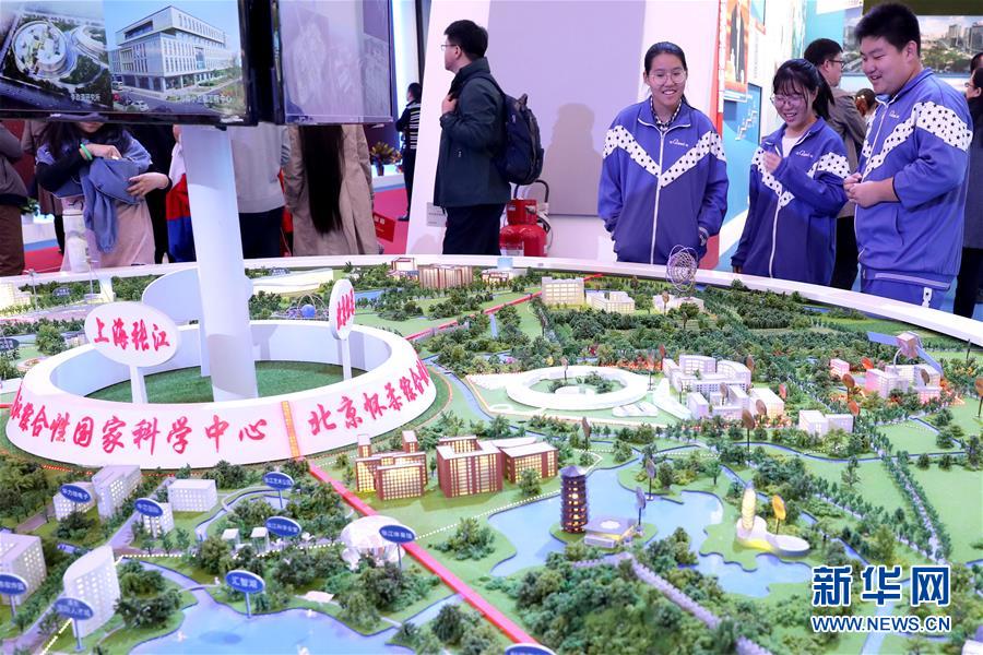 （十九大時(shí)光&middot;圖文互動(dòng)）（4）向著夢(mèng)想，奮進(jìn)！&mdash;&mdash;來自&ldquo;砥礪奮進(jìn)的五年&rdquo;大型成就展現(xiàn)場(chǎng)的報(bào)道 