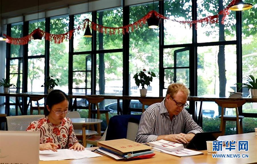 （十九大時(shí)光&middot;圖文互動(dòng)）（1）中國(guó)成就，世界矚目&mdash;&mdash;來(lái)自基層蹲點(diǎn)現(xiàn)場(chǎng)的報(bào)道