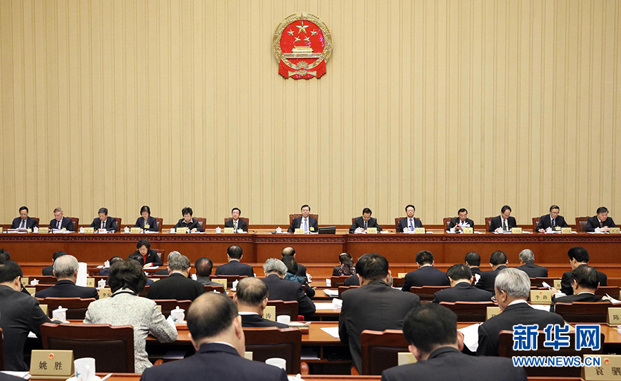 12月23日，十二屆全國人大常委會第三十一次會議在北京人民大會堂舉行第二次全體會議。張德江委員長出席。 新華社記者劉衛(wèi)兵攝