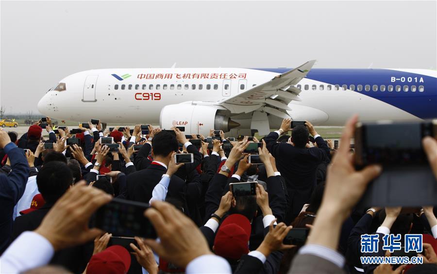 (新華全媒頭條·圖文互動(dòng))(8)國產(chǎn)大飛機(jī)“三兄弟”藍(lán)天聚首 “中國翼”開啟航空強(qiáng)國新時(shí)代