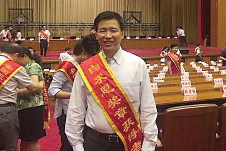 黃國寧被授予我國衛(wèi)生行業(yè)的最高榮譽&ldquo;白求恩獎?wù)?rdquo;。